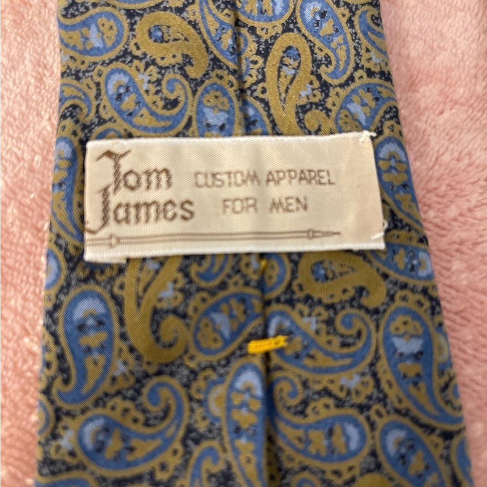 Stylish Paisley Tie in Blue and Gold - Picture 5 of 6